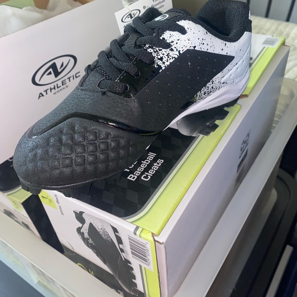 NWT Youth Baseball Cleats multiple sizes (10/12/1/2) - Picture 3 of 6